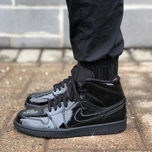 Women’s air jordan 1 patent triple black 🖤